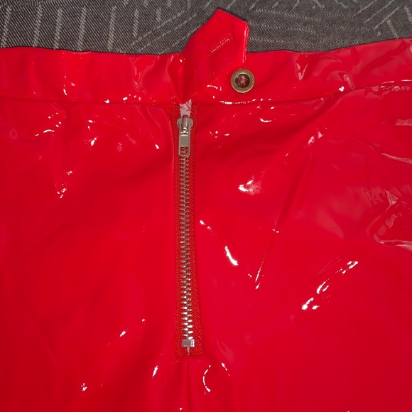 Red faux leather pants - Picture 4 of 4